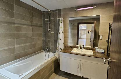 Apartment - 1 Bedroom - 2 Bathrooms for rent in Marina Gate - Porto Arabia - The Pearl Island - Doha