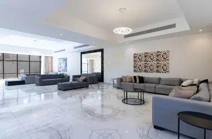 Villa - 5 Bedrooms - 6 Bathrooms for rent in Simaisma Street - Umm Ghuwailina - Doha
