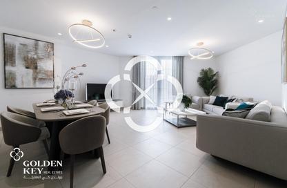 Apartment - 3 Bedrooms - 5 Bathrooms for rent in The Garden - Floresta Gardens - The Pearl Island - Doha