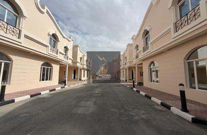 مجمع سكني - 6 غرف نوم - 5 حمامات للايجار في أم صلال علي - أم صلال على - الدوحة
