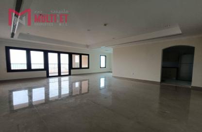 Apartment - 2 Bedrooms - 3 Bathrooms for rent in East Porto Drive - Porto Arabia - The Pearl Island - Doha