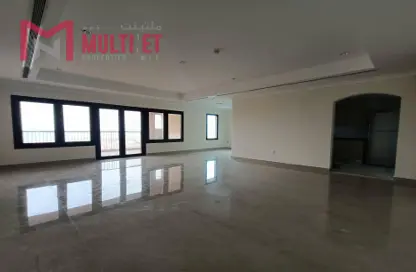 شقة - 2 غرف نوم - 3 حمامات للايجار في طريق بورتو الشرقي - بورتو أرابيا - جزيرة اللؤلؤة - الدوحة