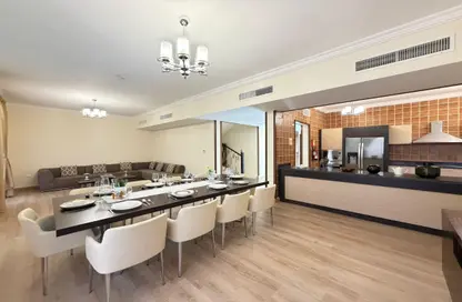 فيلا - 4 غرف نوم - 6 حمامات للايجار في فلل عين خالد - عين خالد - الدوحة