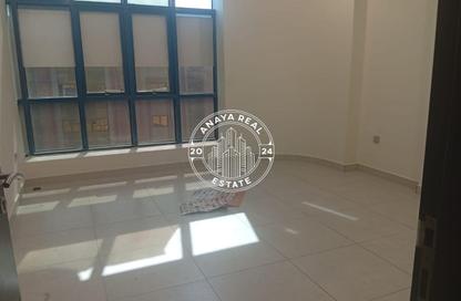 Apartment - 3 Bedrooms - 2 Bathrooms for rent in Fereej Bin Mahmoud - Doha