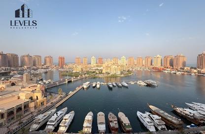 شقة - 2 غرف نوم - 3 حمامات للايجار في طريق بورتو الشرقي - بورتو أرابيا - جزيرة اللؤلؤة - الدوحة