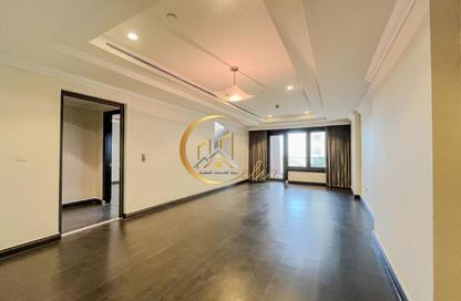 Apartment - 1 Bedroom - 2 Bathrooms for rent in West Porto Drive - Porto Arabia - The Pearl Island - Doha
