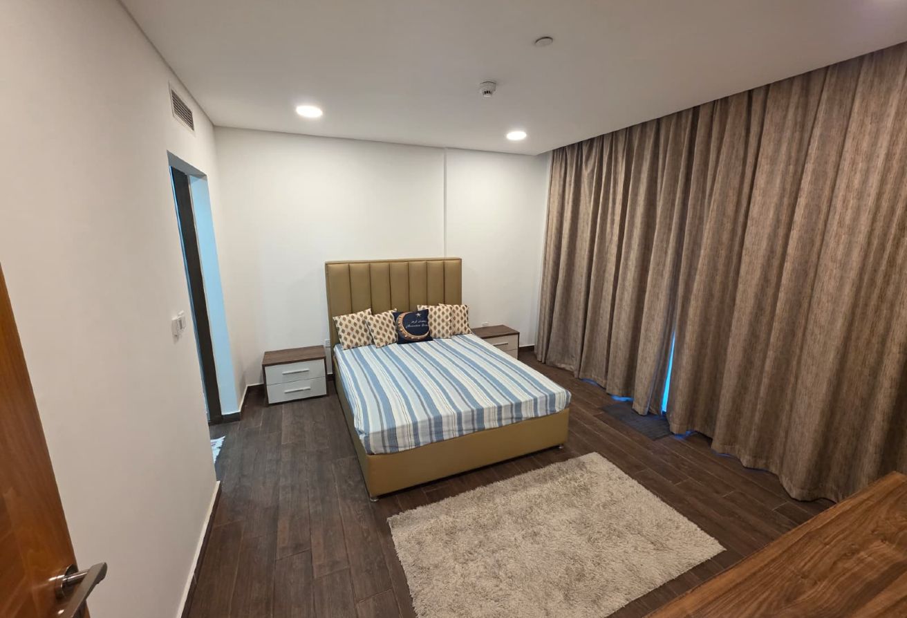luxurious 1 BHK I FF I EXL I POOL & GYM I Balcony thumbnail 7