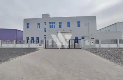 Warehouse - Studio - 5 Bathrooms for rent in Industrial Area 3 - Industrial Area - Industrial Area - Doha