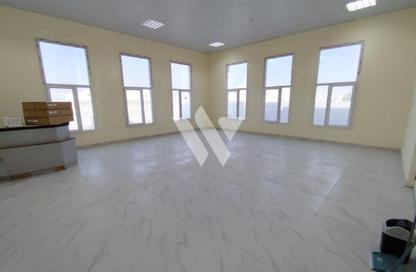 Warehouse - Studio - 5 Bathrooms for rent in Industrial Area 3 - Industrial Area - Industrial Area - Doha