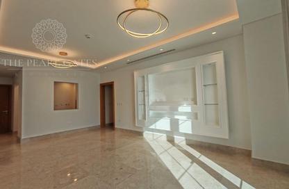 Apartment - 2 Bedrooms - 4 Bathrooms for rent in Floresta Gardens - Floresta Gardens - The Pearl Island - Doha
