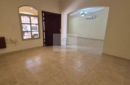 Villa - 4 Bedrooms - 5 Bathrooms for rent in Al Nuaija Street - Al Nuaija - Doha
