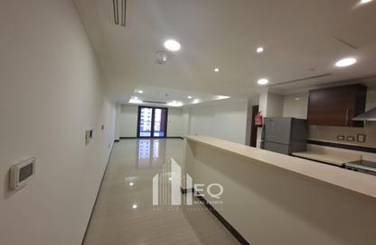 Apartment - 1 Bedroom - 2 Bathrooms for rent in East Porto Drive - Porto Arabia - The Pearl Island - Doha