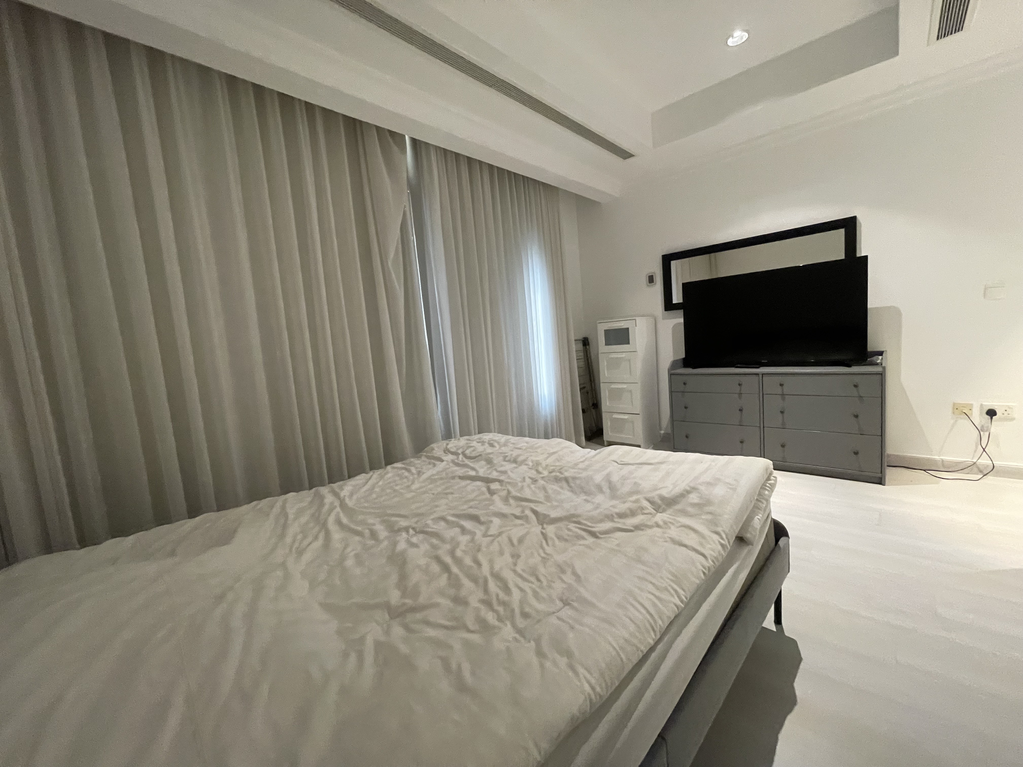 LAVIIS FF 1 BEDROOM APARTMENT IN HEART OF PEARL thumbnail 3