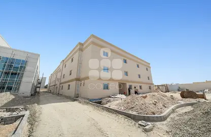 سكن عمال - استوديو - 8 حمامات للايجار في شارع الصناعية الشرقي - بركة العوامر - الوكرة