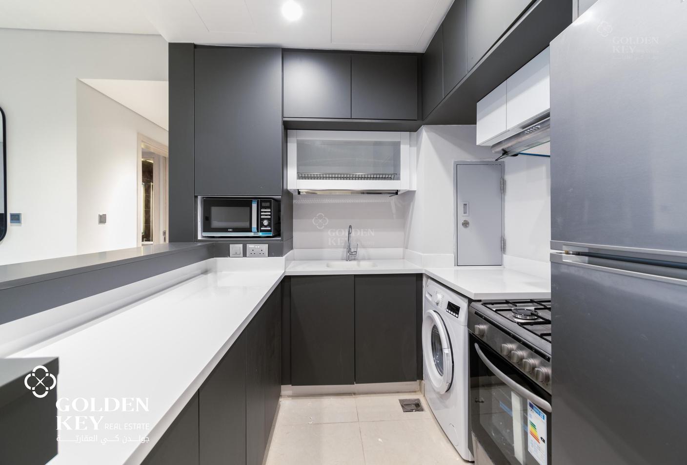 Luxurious 2BR+ Balcony| Full Furnished| Marina