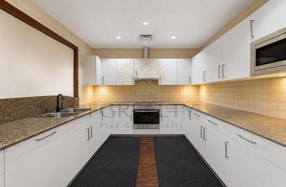Apartment - 1 Bedroom - 2 Bathrooms for rent in West Porto Drive - Porto Arabia - The Pearl Island - Doha