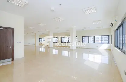 Office Space - Studio - 1 Bathroom for rent in Industrial Area 4 - Industrial Area - Industrial Area - Doha