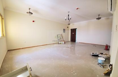 Apartment - 2 Bedrooms - 3 Bathrooms for rent in Thabit Bin Zaid Street - Al Mansoura - Doha