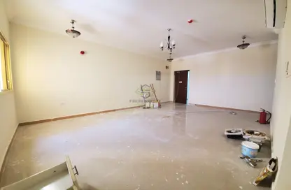 شقة - 2 غرف نوم - 3 حمامات للايجار في شارع ثابت بن زايد - المنصورة - الدوحة