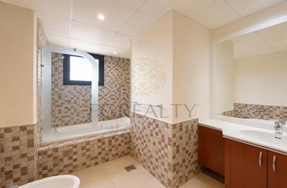 Apartment - 2 - 3 for sale in West Porto Drive - Porto Arabia - The Pearl Island - Doha