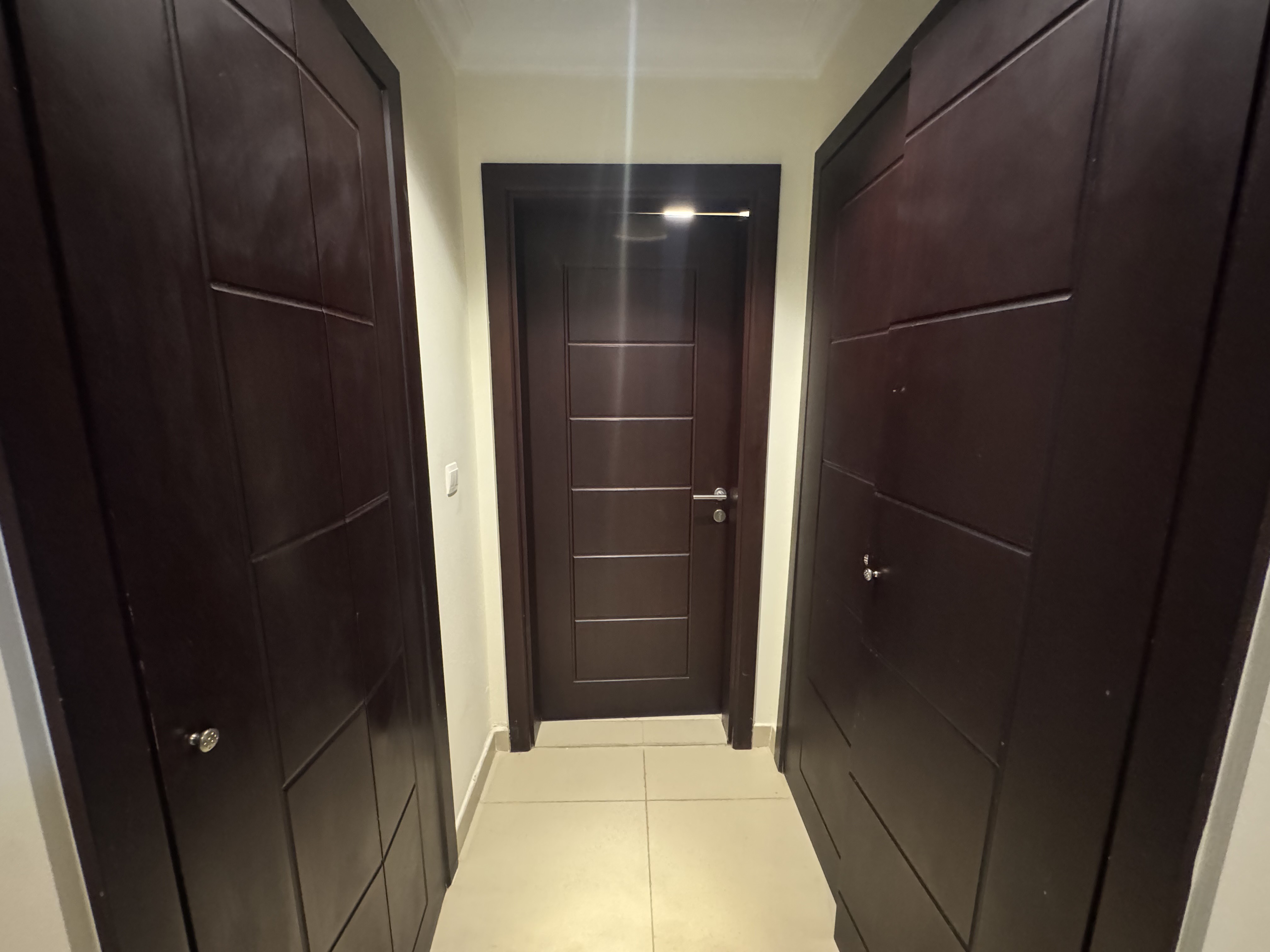 SPACIOUS 1 BEDROOM FULLY FURNISHED WITH SEE VIEWS thumbnail 4