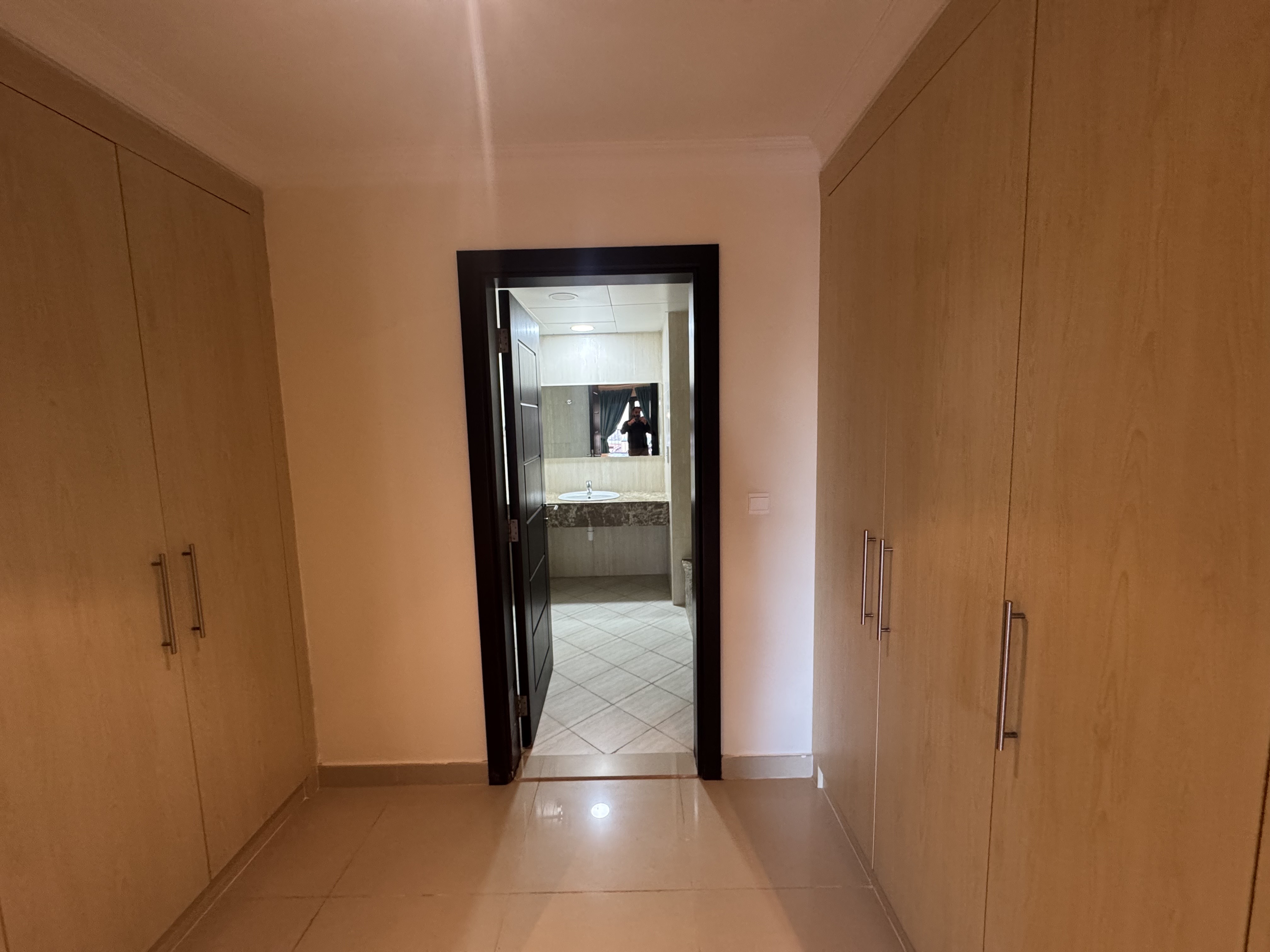 SPACIOUS 1 BEDROOM FULLY FURNISHED WITH SEE VIEWS thumbnail 10