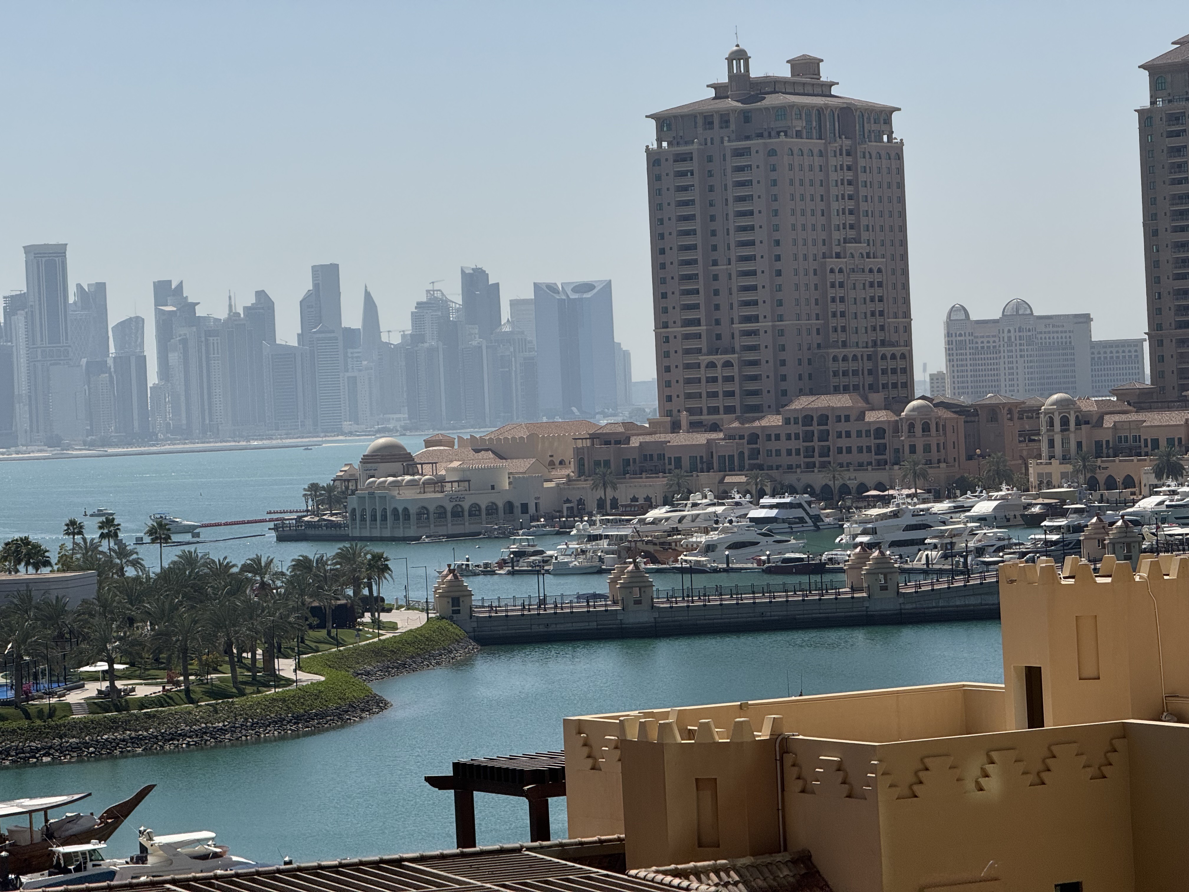 SPACIOUS 1 BEDROOM FULLY FURNISHED WITH SEE VIEWS thumbnail 2