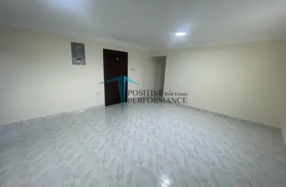 شقة - 2 غرف نوم - 2 حمامات للايجار في فريج بن محمود الشمالي - فريج بن محمود - الدوحة