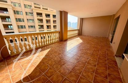 Apartment - 1 Bedroom - 2 Bathrooms for rent in Tower 18 - Porto Arabia - The Pearl Island - Doha