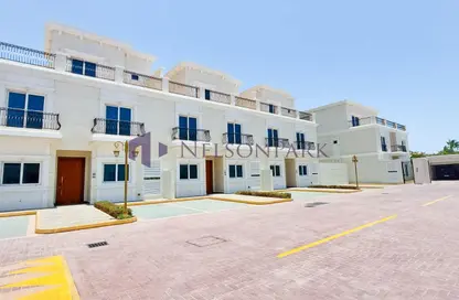 Villa - 5 Bedrooms - 7 Bathrooms for rent in Floresta Gardens - Floresta Gardens - The Pearl Island - Doha