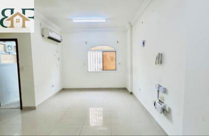 Apartment - 3 Bedrooms - 3 Bathrooms for rent in Al Mansoura - Al Mansoura - Doha