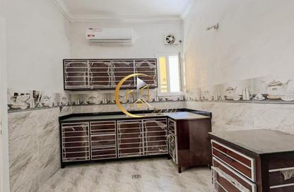 شقة - 2 غرف نوم - 2 حمامات للايجار في شارع النجدة - مدينة خليفة شمال - مدينة خليفة - الدوحة