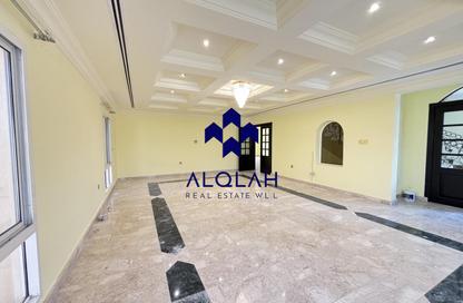 Villa - 5 Bedrooms - 6 Bathrooms for rent in Al Dafna - Al Dafna - Doha