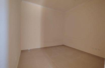 Compound - 6 Bedrooms - 6 Bathrooms for rent in Izghawa - Izghawa - Doha