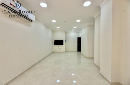 Apartment - 2 Bedrooms - 2 Bathrooms for rent in Al Nasr Street - Al Nasr - Doha