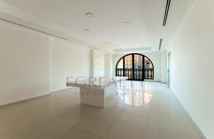 Apartment - 2 Bedrooms - 3 Bathrooms for rent in West Porto Drive - Porto Arabia - The Pearl Island - Doha