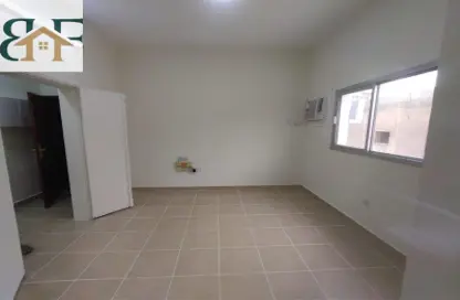 Apartment - 2 Bedrooms - 2 Bathrooms for rent in Umm Ghwailina Comm - Umm Ghuwalina - Umm Ghuwailina - Doha