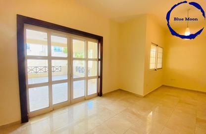 مجمع سكني - 3 غرف نوم - 5 حمامات للايجار في اللقطة - اللقطة - الدوحة