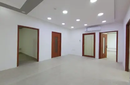 مساحات مكتبية - 8 غرف نوم - 2 حمامات للايجار في شارع المنتزه - المنتزه - الدوحة