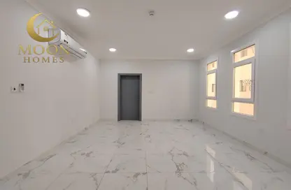 Apartment - 3 Bedrooms - 3 Bathrooms for rent in Umm Ghuwailina 4 - Umm Ghuwailina - Doha