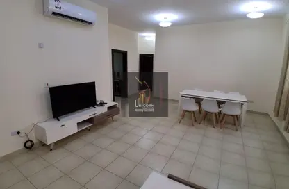 شقة - 2 غرف نوم - 2 حمامات للايجار في شارع النجمة - طريق المطار القديم - الدوحة