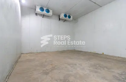 Warehouse - Studio - 1 Bathroom for rent in Industrial Area 4 - Industrial Area - Industrial Area - Doha
