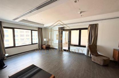 Apartment - 1 Bedroom - 2 Bathrooms for rent in Two Porto Arabia - Porto Arabia - The Pearl Island - Doha