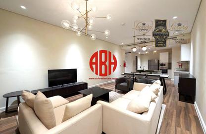 Apartment - 2 Bedrooms - 3 Bathrooms for rent in Floresta Gardens - Floresta Gardens - The Pearl Island - Doha