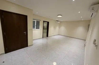 Apartment - 3 Bedrooms - 2 Bathrooms for rent in Muraikh - AlMuraikh - Doha