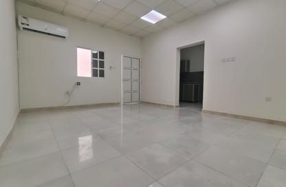 Apartment - Studio - 1 for rent in Onaiza Street - Diplomatic Area - Doha