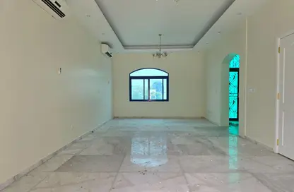 مجمع سكني - 5 غرف نوم - 3 حمامات للايجار في النعيجة - الدوحة مجمع سكني - 5 غرف نوم - 3 حمامات للايجار في النعيجة - الدوحة