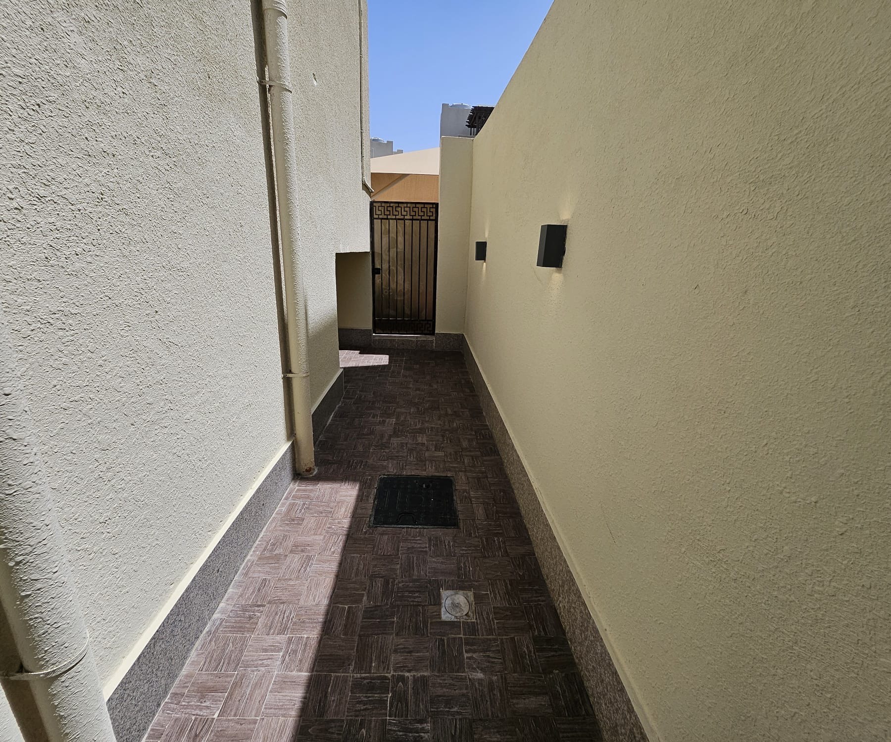 5 Bedroom Villa Duplex Free Hold Ready To Move thumbnail 8