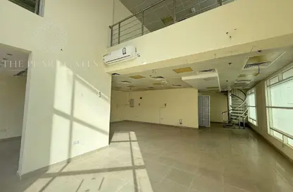 Shop - Studio - 1 Bathroom for rent in Abu Jabair Street - Al Muntazah - Doha