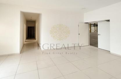 Warehouse - Studio - 4 Bathrooms for rent in Industrial Area 4 - Industrial Area - Industrial Area - Doha